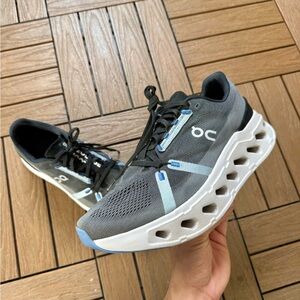 On Running cloud eclipses black frost